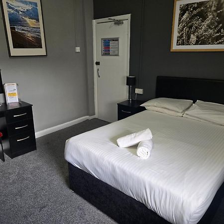 Peek-A-Booze - Budget Hotel - Adults Only 黑潭 外观 照片