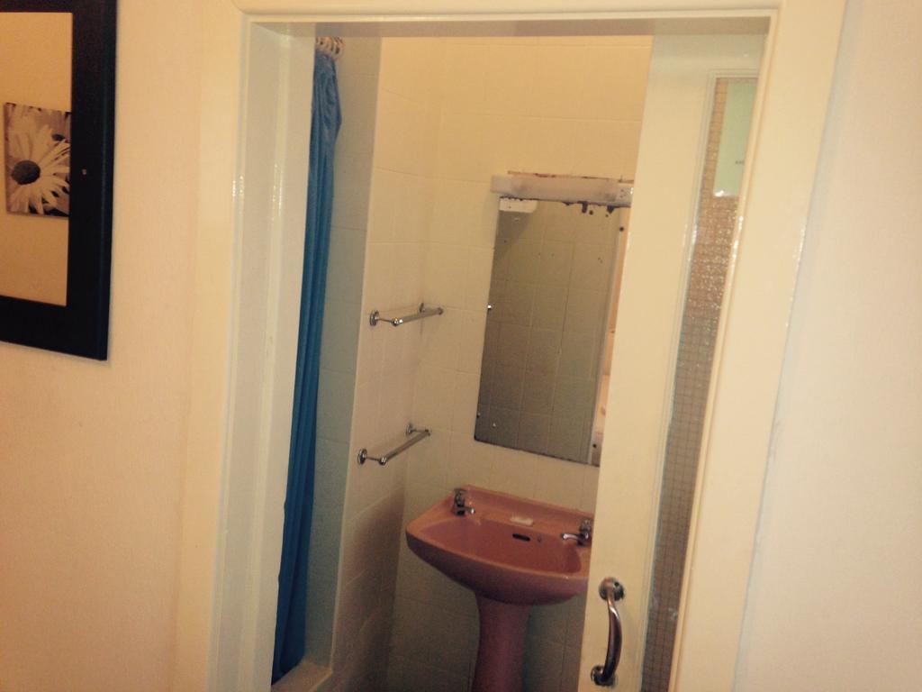 Peek-A-Booze - Budget Hotel - Adults Only 黑潭 客房 照片